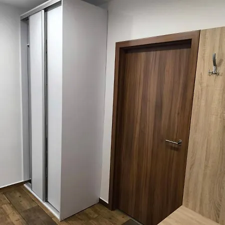Moderny Bb - Trieda Snp Apartment
